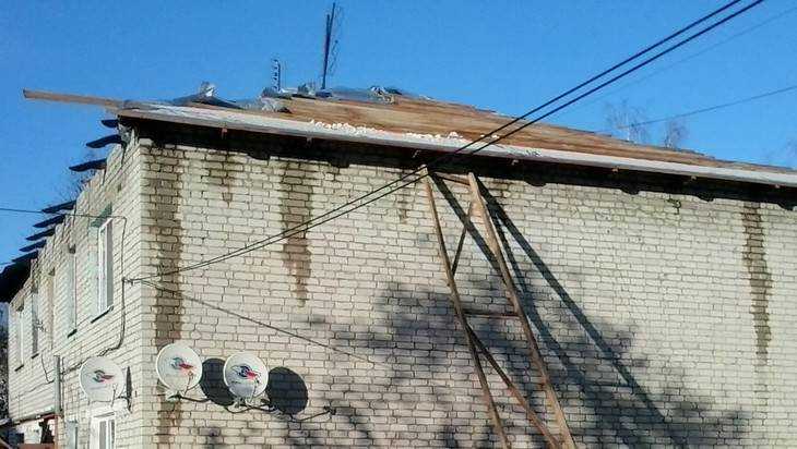 Жильцы нескольких брянских домов перезимуют с крышей из пленки