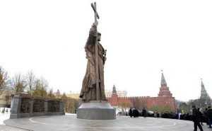Памятник князю Владимиру открыли в Москве