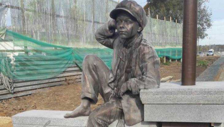 Брянский скульптор создал памятник герою сериала «Ликвидация»