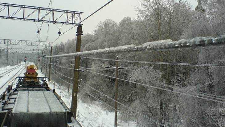 Поезда от Москвы до Брянска остановил лёд на проводах