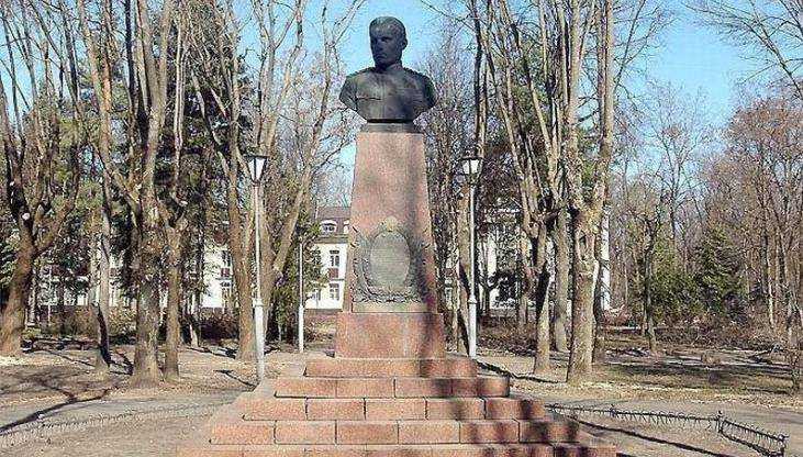 В сквере Брянска установят памятник героям-лётчикам