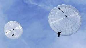 Брянские авиаторы прыгнули с парашютом в уголовное дело