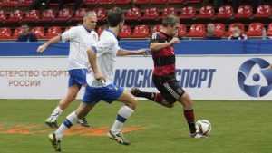 Брянские чиновники сыграли в футбол с сенаторами в Лужниках 