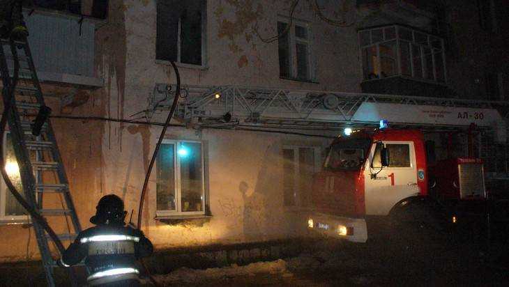 Брянские спасатели эвакуировали 30 жильцов из сельцовской пятиэтажки