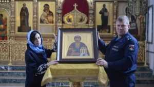Вдова сбитого турками лётчика Олега Пешкова привезла в Брянск икону