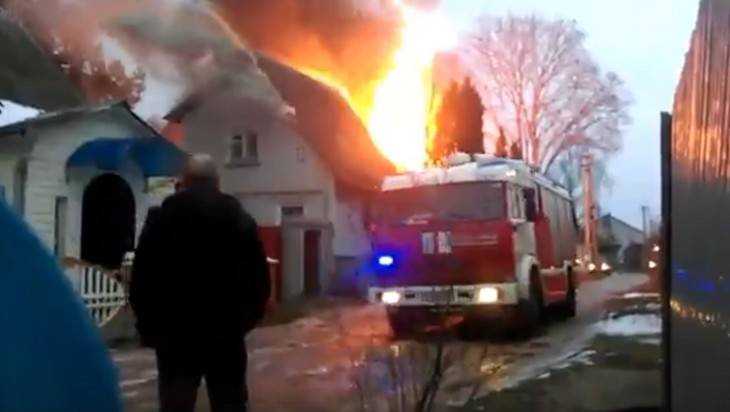 Появилось видео сильного пожара в Брянске