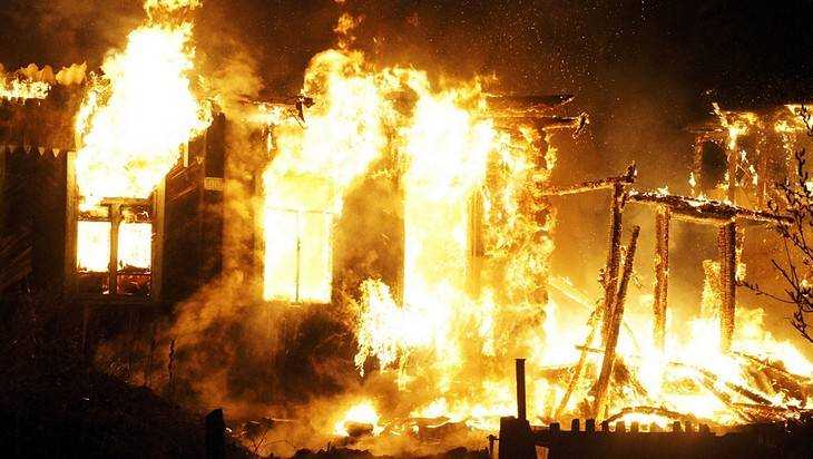 За ночь в Брянской области сгорели дом, детска коляска и стиральная машина