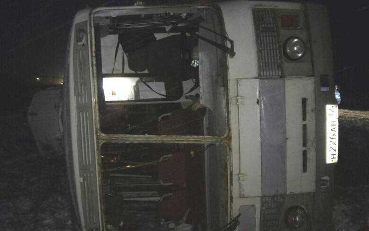 Госпитализированы пять пассажиров перевернувшегося брянского автобуса