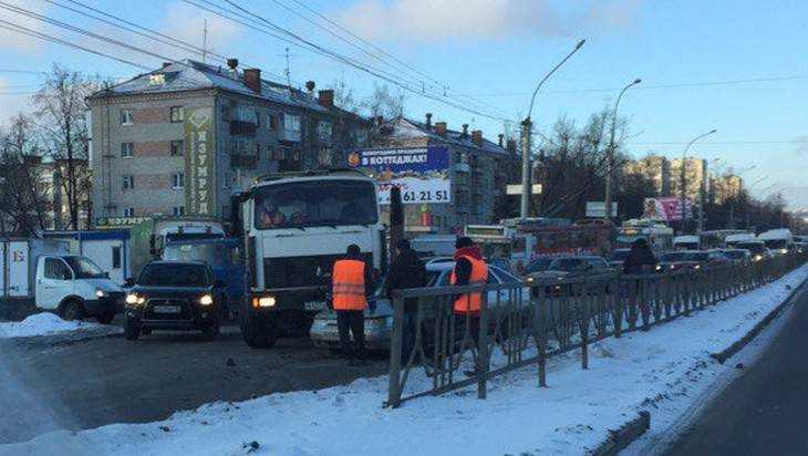 Авария на путепроводе «Брянск-II» парализовала движение