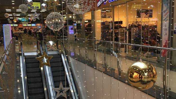 Часть брянских магазинов и банков отказались украсить офисы к Новому году