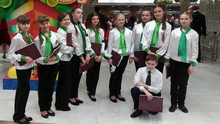 Брянские вокалисты спели в составе детского хора России