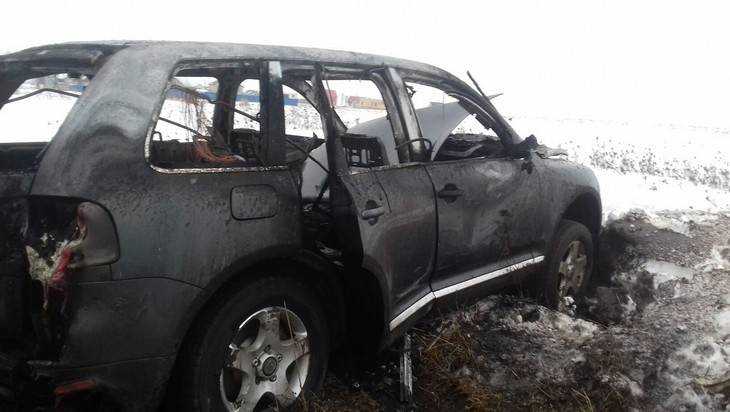 В соцсети опубликовали фото сгоревшего под Брянском Volkswagen Touareg