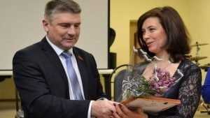 Брянские единороссы поздравили Карачевскую школу искусств с юбилеем