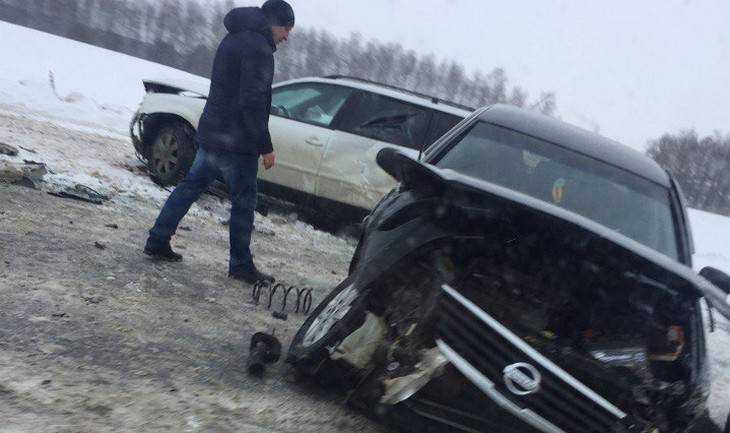 В Брянске три автомобиля не поделили «горку нищих»
