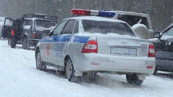 Три человека пострадали в ДТП на брянской трассе