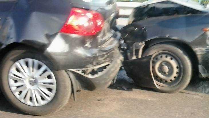 В Брянске потерявший сознание водитель врезался в иномарку именинницы