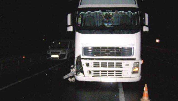 Под Брянском при столкновении трёх грузовиков водитель поранил пятку