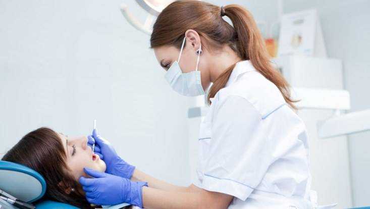 Брянских стоматологов наказали за служебные безобразия