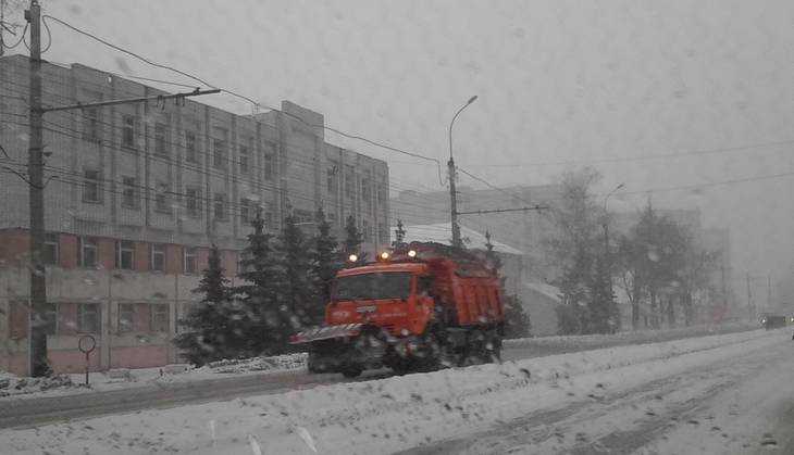 В Брянске 47 машин попытались очистить дороги от снега