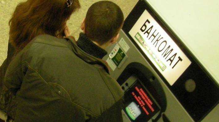 Мошенники слизали деньги с банковских карт брянцев 