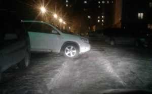 В Брянске сфотографировали несуразно припарковавшегося водителя