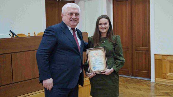 Прокурор Брянской области наградил студентов