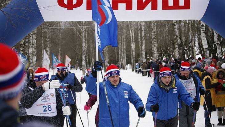 Более тысячи единороссов вышли на «Лыжню России» в Брянске