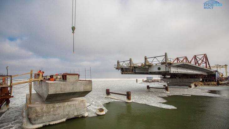 Началось сооружение морских пролетов Крымского моста