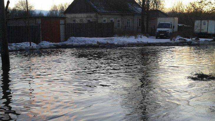 Сеть наполнили видео и снимки разрушенных дорог и потопа в Брянске