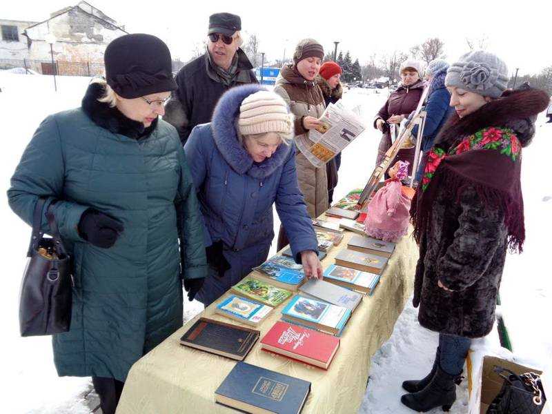 В парке брянцам подарили 300 книг