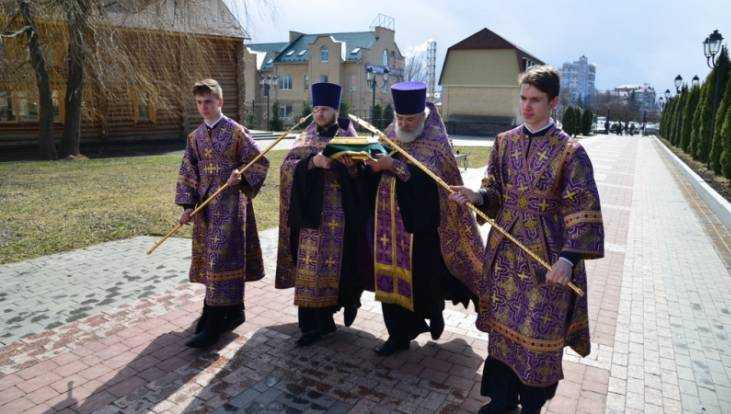 В Брянск доставили мощи святой Матроны Московской