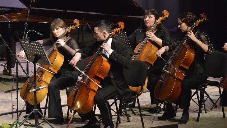 Губернаторский оркестр подарил брянским женщинам мелодию любви