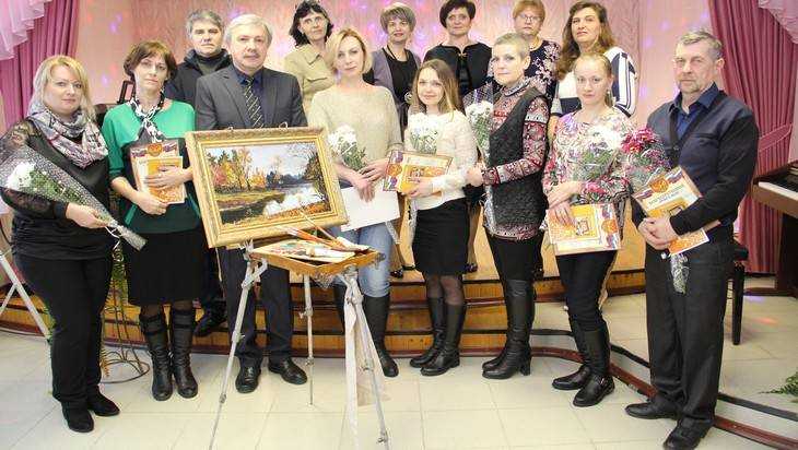 В брянской детской школе искусств открылась выставка