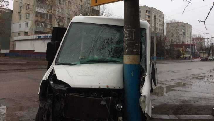 В Брянске разбилась маршрутка – пострадали семь человек