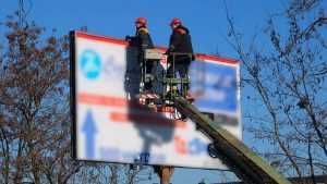 В Брянске убрали незаконные рекламные щиты