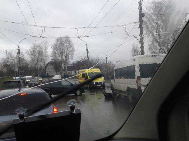 В Брянске на Городище авария с маршруткой повлекла огромный затор