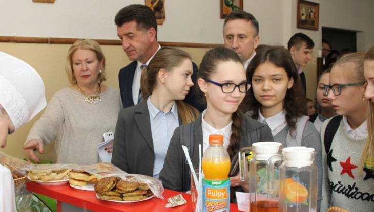 Главе Брянска рассказали, как гимназистов потчуют на 7 рублей