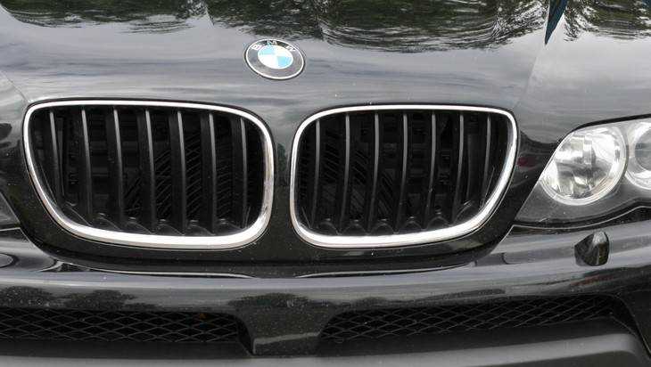 В Брянске водитель BMW сломал шею женщине