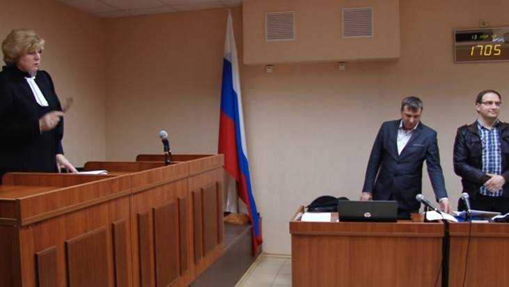 В Брянске суд отменил решение о наказании адвоката за съемки полиции
