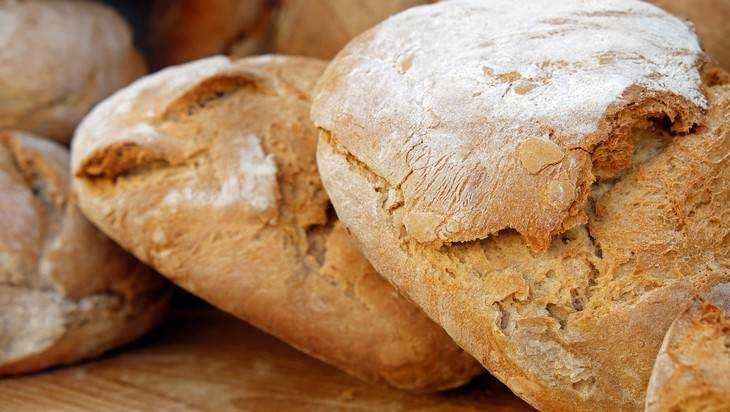 Брянским магазинам запретят возвращать пекарям залежалый хлеб