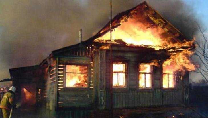 Во время ночного пожара в Брянске погибла супружеская пара