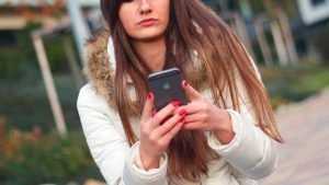 Брянская студентка угодила под суд за кражу доростоящего телефона