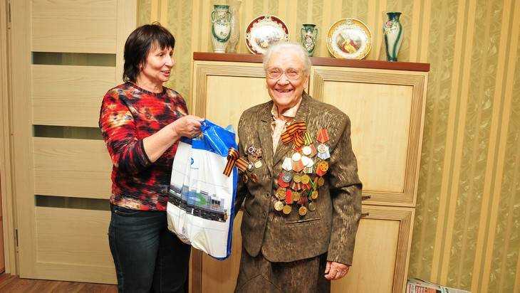 Брянский машзавод поздравил ветеранов с праздником Великой Победы