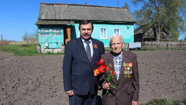 Жирятинский глава поздравил брянского ветерана с Днем Победы