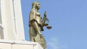 Непосильную ношу неподкупных брянских судей уравновесили