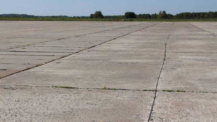 Скотоводы отремонтировали взлетно-посадочную полосу Брянского аэропорта