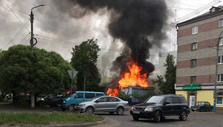 Очевидцы сообщили о пострадавших во время пожара в Брянске