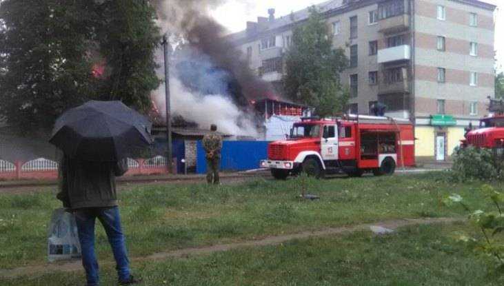 В Брянске во время пожара на улице Медведева пострадал 60-летний мужчина