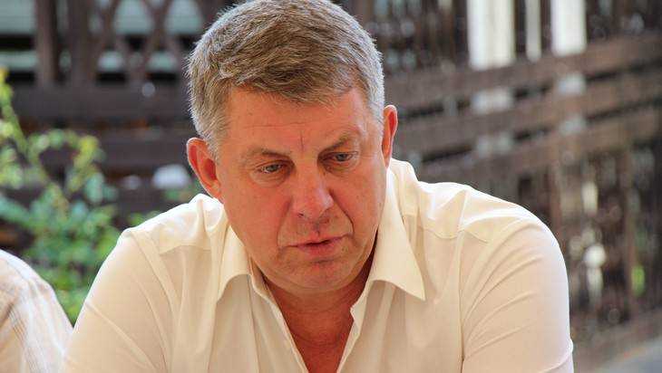 Брянский губернатор за год заработал 3,6 миллиона рублей