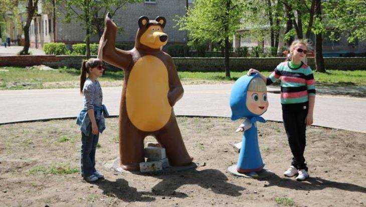 В Фокинском районе Брянска парковый сезон открыли Маша и Медведь
